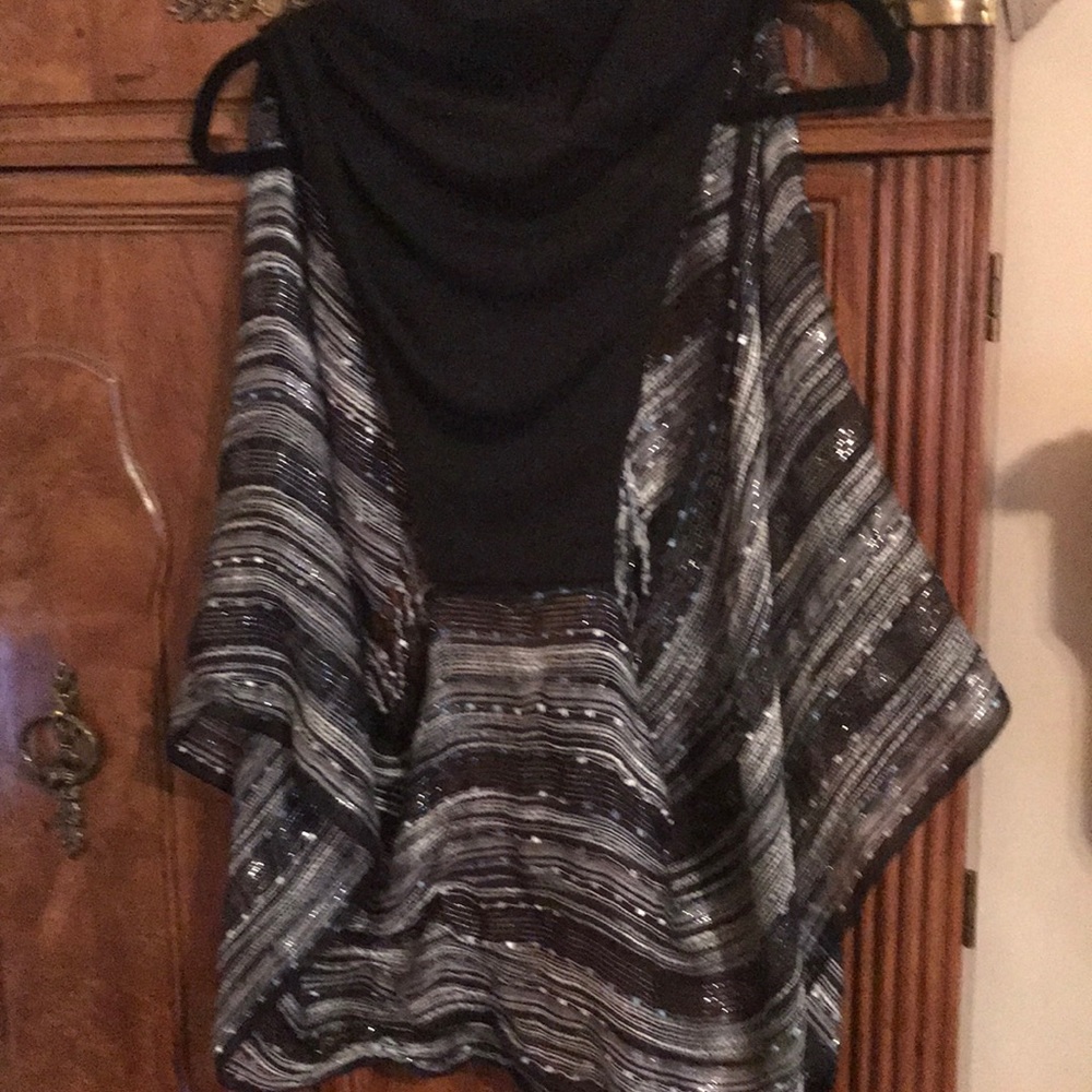 Top - Picture 2 of 2